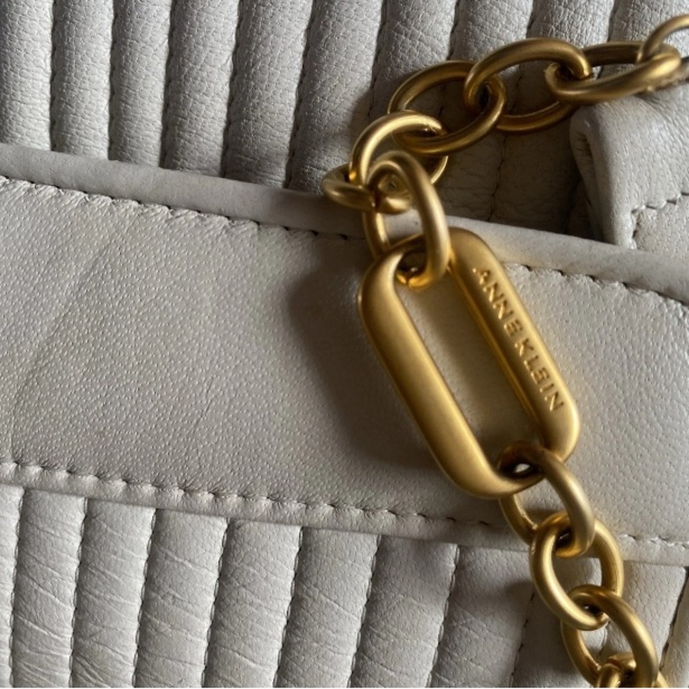 Anne Klein White Quilted Shoulder Bag with Gold Chain - Picture 3 of 7